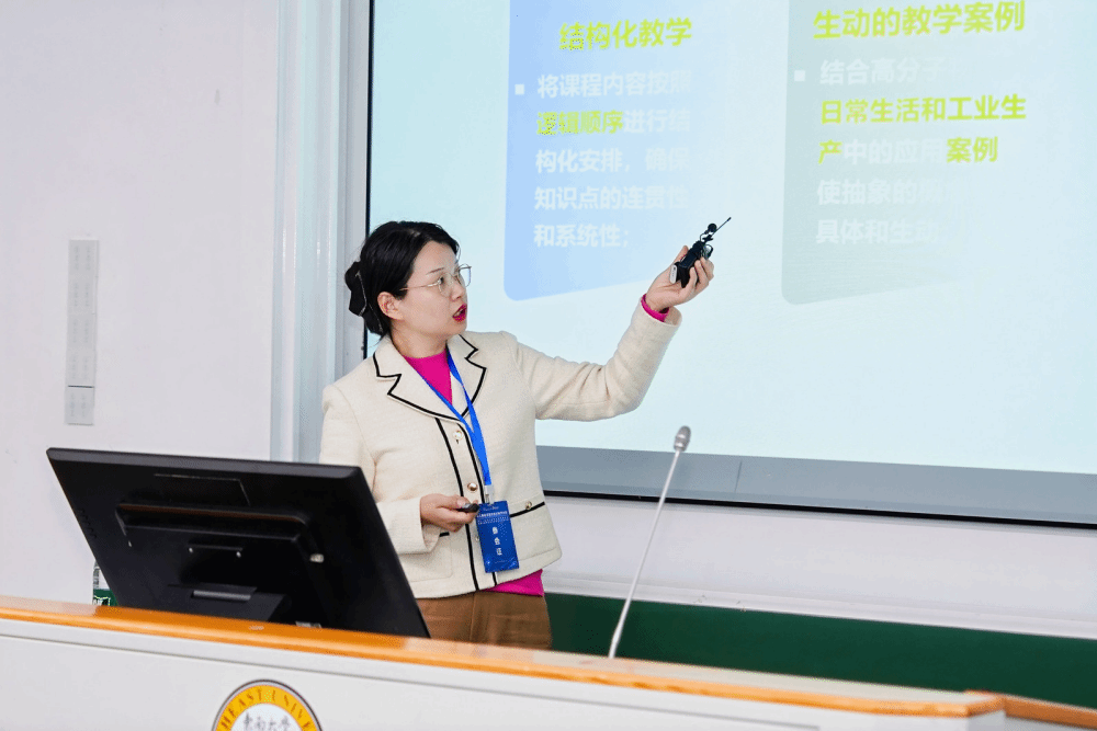 胡丽华_副本.png